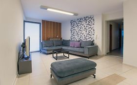 Spacious Fully Equipped 3Bd 2Bath Apt In The Heart Of City With Balconies Ac And Fast Wifi #1